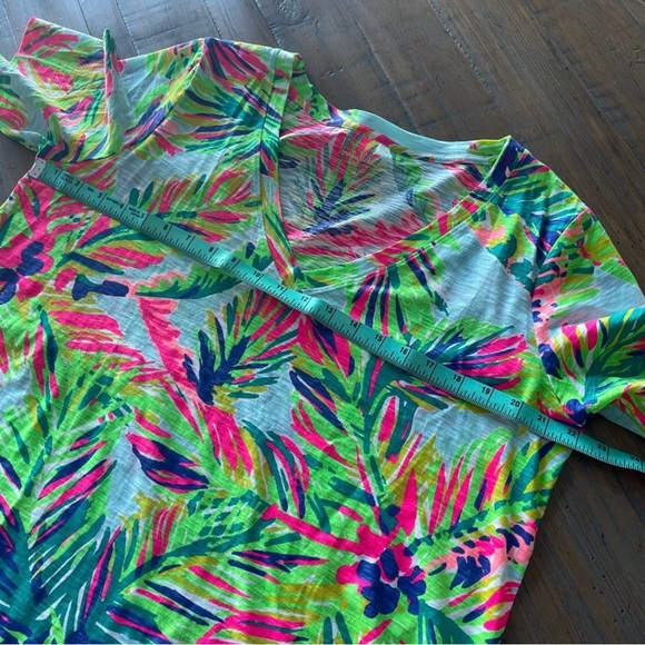 Lilly Pulitzer size XL short sleeve v neck top - Picture 6 of 8